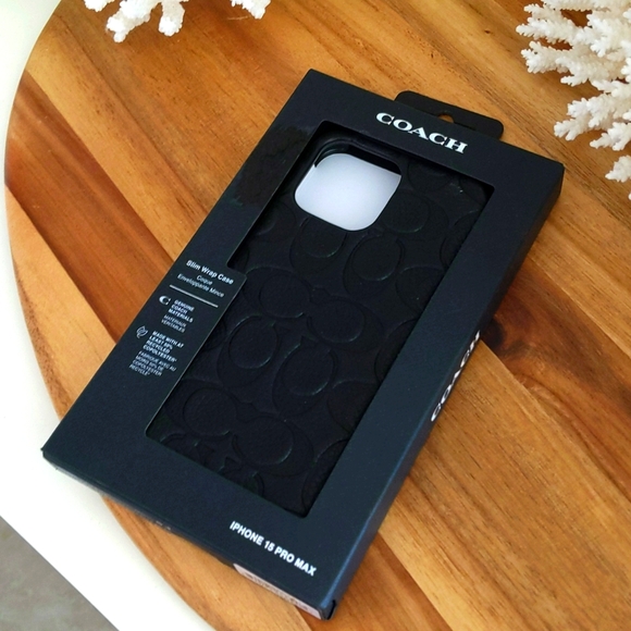 Coach 🔥 NWT 🔥 iPhone 15 promax cellphone protector. Black with Coach logos - Picture 10 of 10
